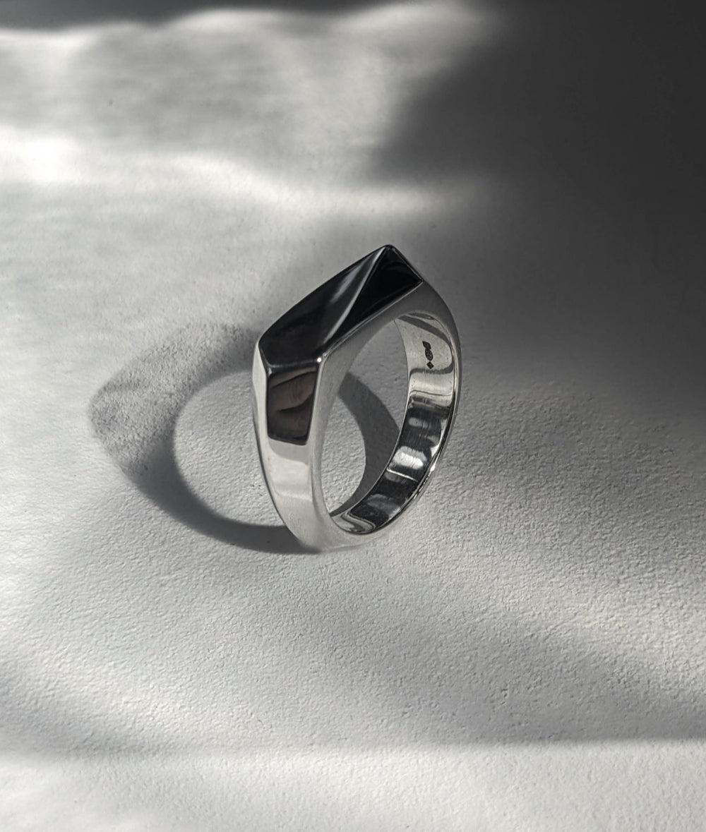 Facet Silver Chunky Signet Ring - laconicfinejewellery