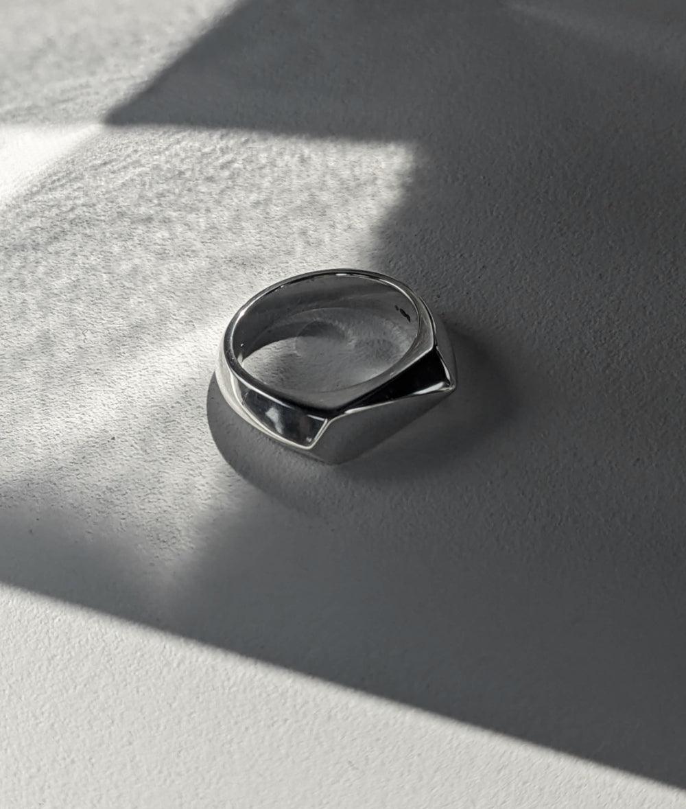 Facet Silver Chunky Signet Ring - laconicfinejewellery